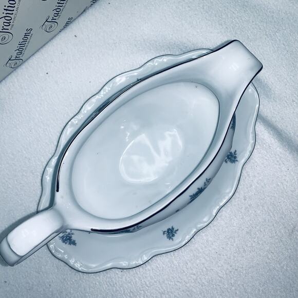 Johann Haviland Traditions Blue Garland Gravy Boat and Liner Tray New In Box - Picture 4 of 11